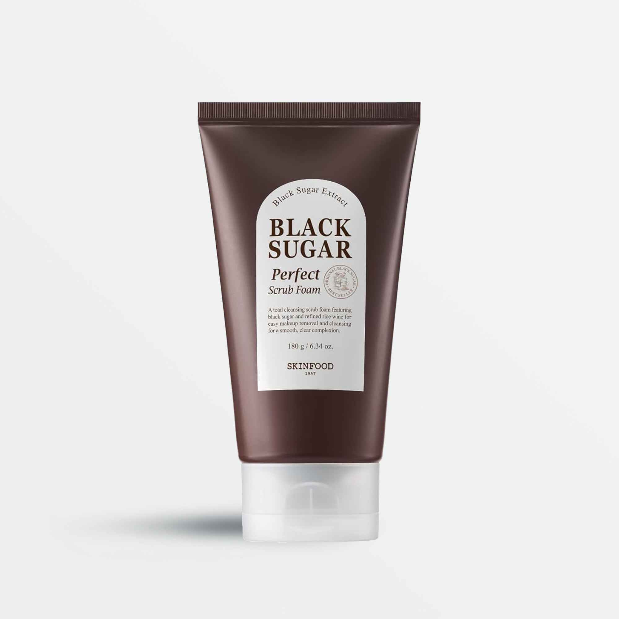 Skinfood Black Sugar Perfect Scrub Foam – shkumë pastruese me grimca eksfoliuese të sheqerit të zi nga Bassko.