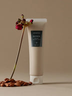 Maskë trajtuese Aromatica Quinoa Protein nga BASSKO – ushqen flokët, riparon dëmtimet dhe rrit elasticitetin e tyre.