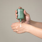 Farmstay Tea Tree Biome Calming Sun Serum – serum dielli i lehtë dhe qetësues me tea tree për mbrojtje dhe freski të lëkurës nga Bassko.